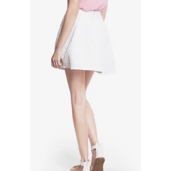 NEW Express High Rise Full White Mini Skirt Puckered Textured Dot Size 4 - Picture 2 of 10